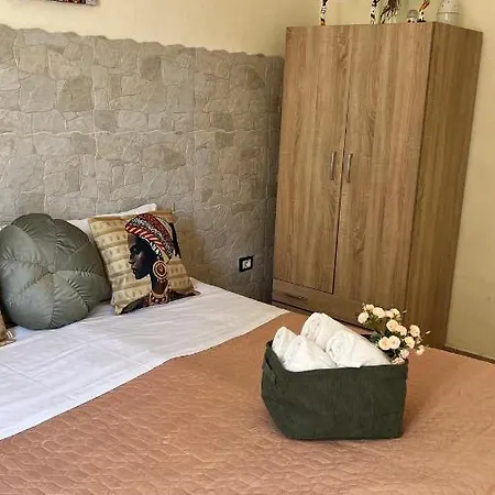 Faro's Guest house *